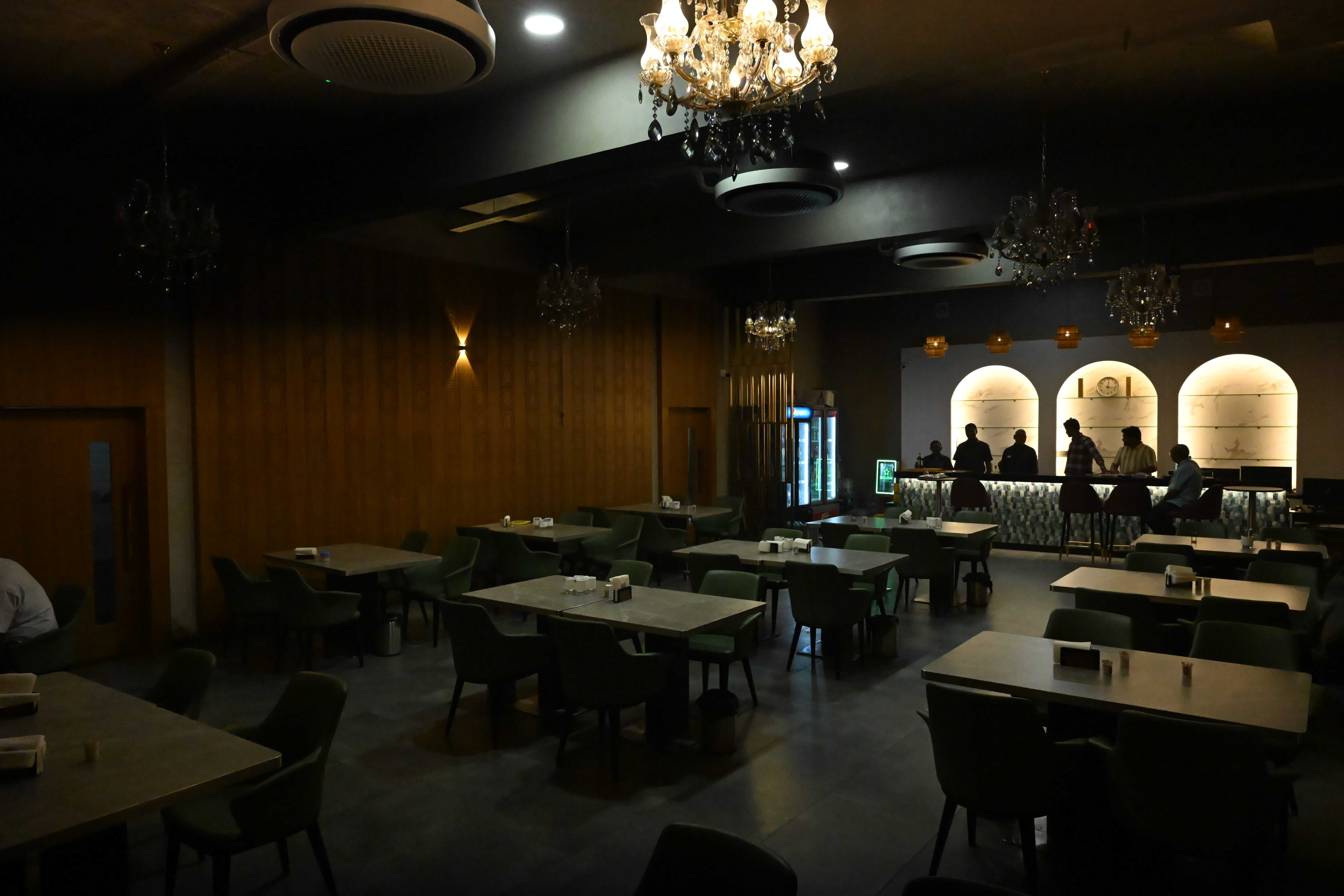 Restaurant & Bar